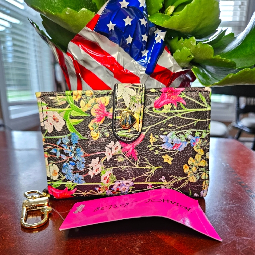 NWT BETSEY JOHNSON VINTAGE FLORAL WALLET